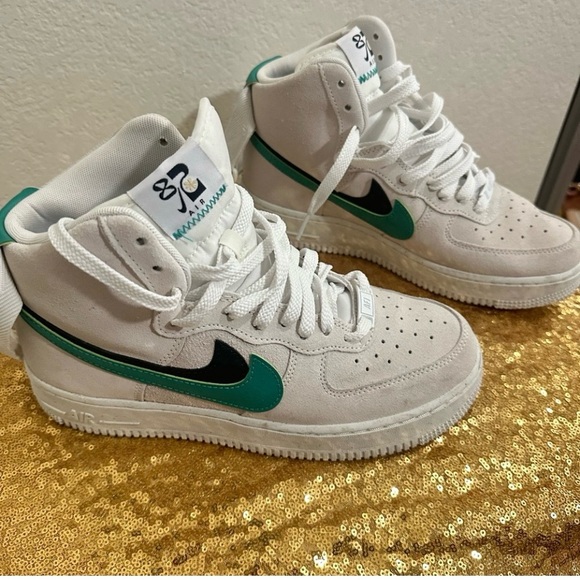 Nike Air Jordan 1 Mid shoes with a Suede & Leather - Picture 5 of 11